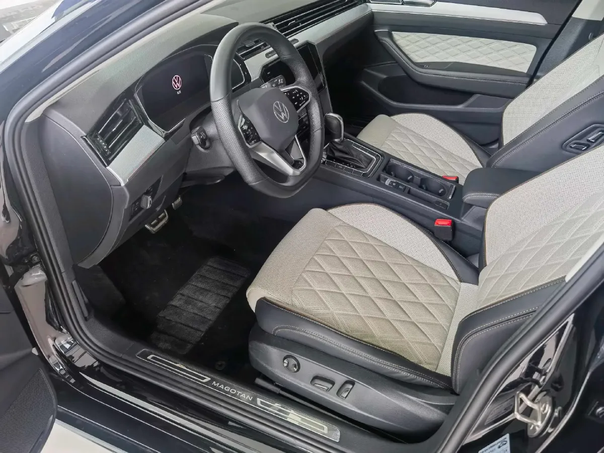 2023 Volkswagen Magotan 2.0T 186HP L4 7DCT,autocango,china used car exporter,china ev exporter,chinese used car exporter,chinese used ev exporter
