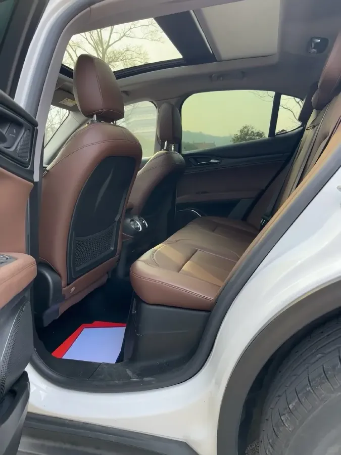 2017 Jaguar XE 2.0T 240HP L4 8AT,autocango,china used car exporter,china ev exporter,chinese used car exporter,chinese used ev exporter