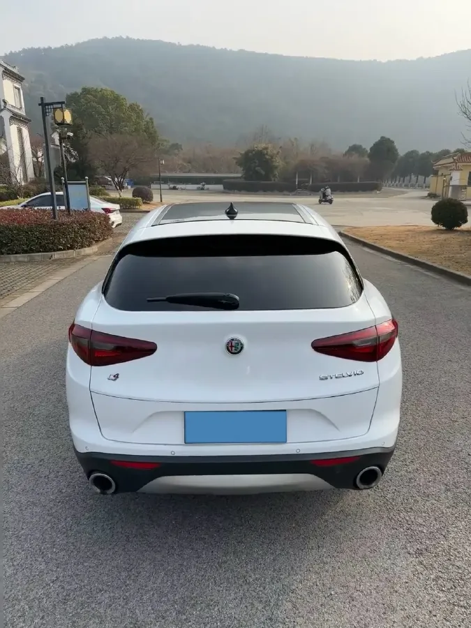 2017 Jaguar XE 2.0T 240HP L4 8AT,autocango,china used car exporter,china ev exporter,chinese used car exporter,chinese used ev exporter