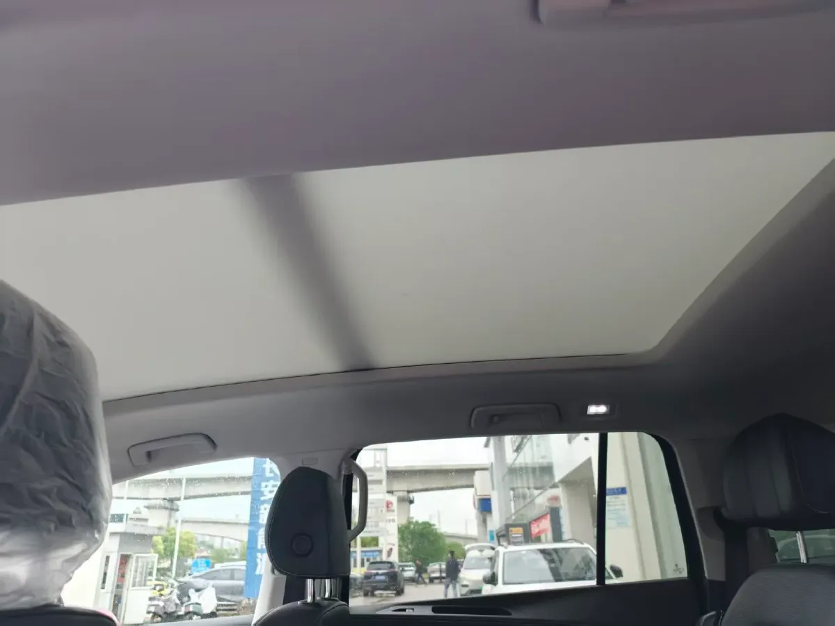 2023 Volkswagen Talagon 2.0T 220HP L4 7DCT,autocango,china used car exporter,china ev exporter,chinese used car exporter,chinese used ev exporter