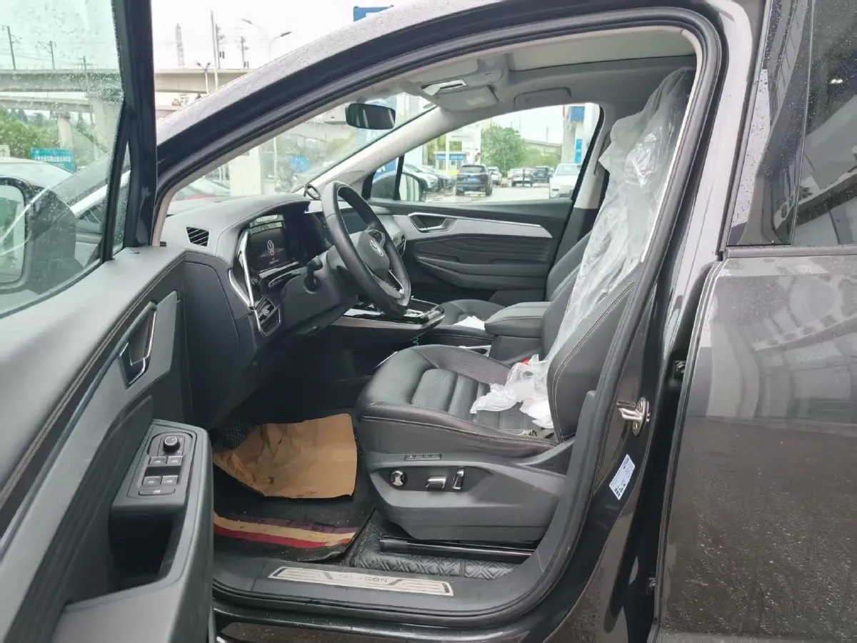 2023 Volkswagen Talagon 2.0T 220HP L4 7DCT,autocango,china used car exporter,china ev exporter,chinese used car exporter,chinese used ev exporter