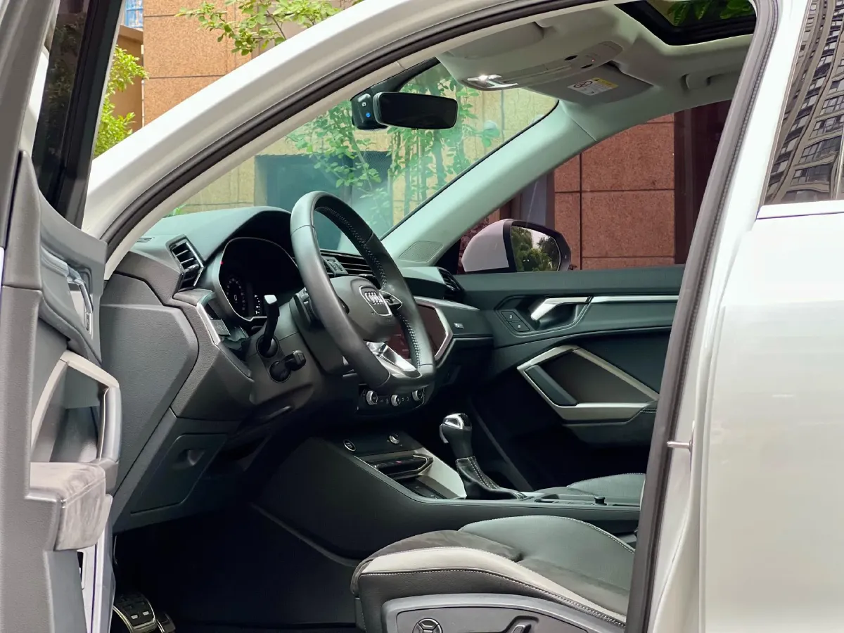 2021 Audi Q3 2.0T 186HP L4 7DCT,autocango,china used car exporter,china ev exporter,chinese used car exporter,chinese used ev exporter