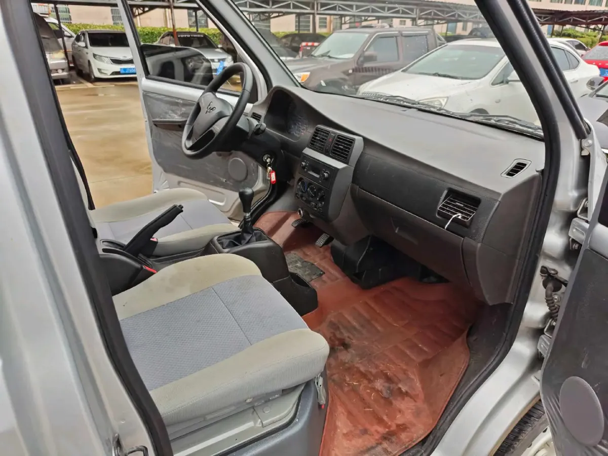 2022 WuLing RongGuang Mini Truck 1.5L 99HP L4 5MT,autocango,china used car exporter,china ev exporter,chinese used car exporter,chinese used ev exporter