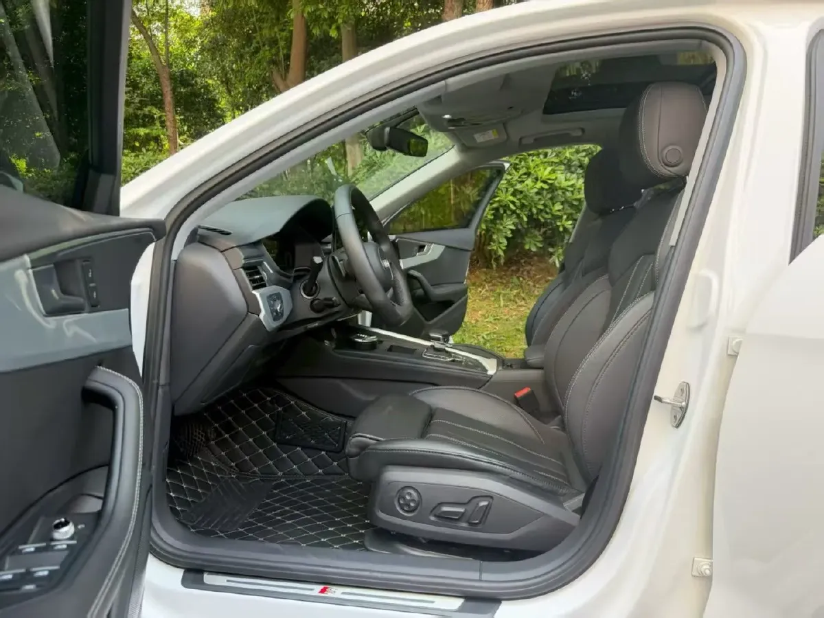 2020 Audi A4L 2.0T 190HP L4 7DCT,autocango,china used car exporter,china ev exporter,chinese used car exporter,chinese used ev exporter