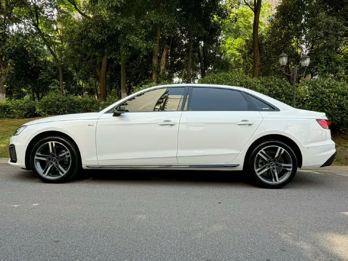 2020 Audi A4L 2.0T 190HP L4 7DCT,autocango,china used car exporter,china ev exporter,chinese used car exporter,chinese used ev exporter