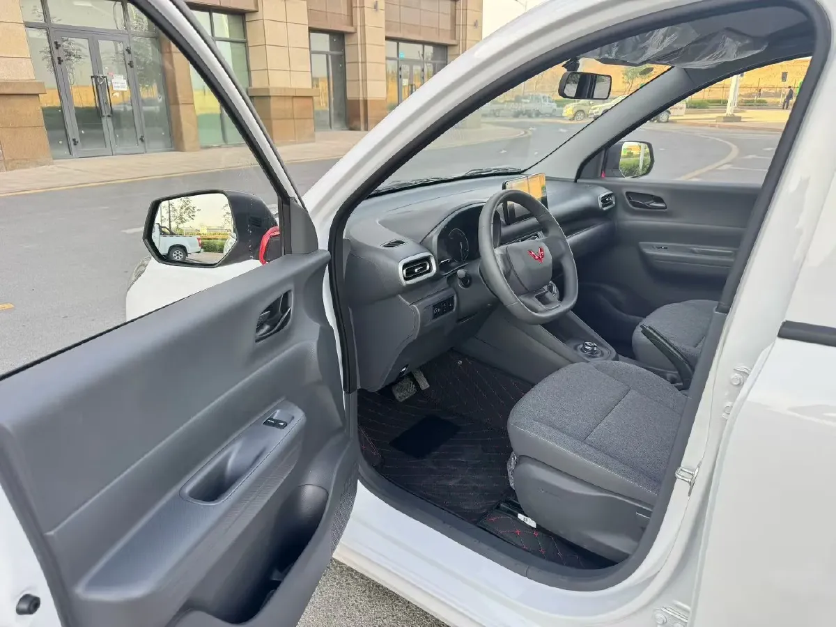 2025 WuLing HongGuang New Energy REEV 99HP REEV,autocango,china used car exporter,china ev exporter,chinese used car exporter,chinese used ev exporter