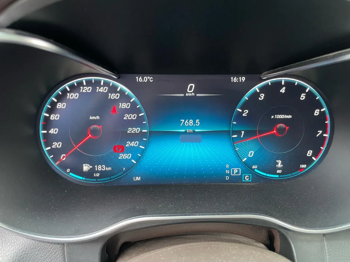 2021 Mercedes-Benz GLC Class 2.0T 197HP L4 9AT,autocango,china used car exporter,china ev exporter,chinese used car exporter,chinese used ev exporter