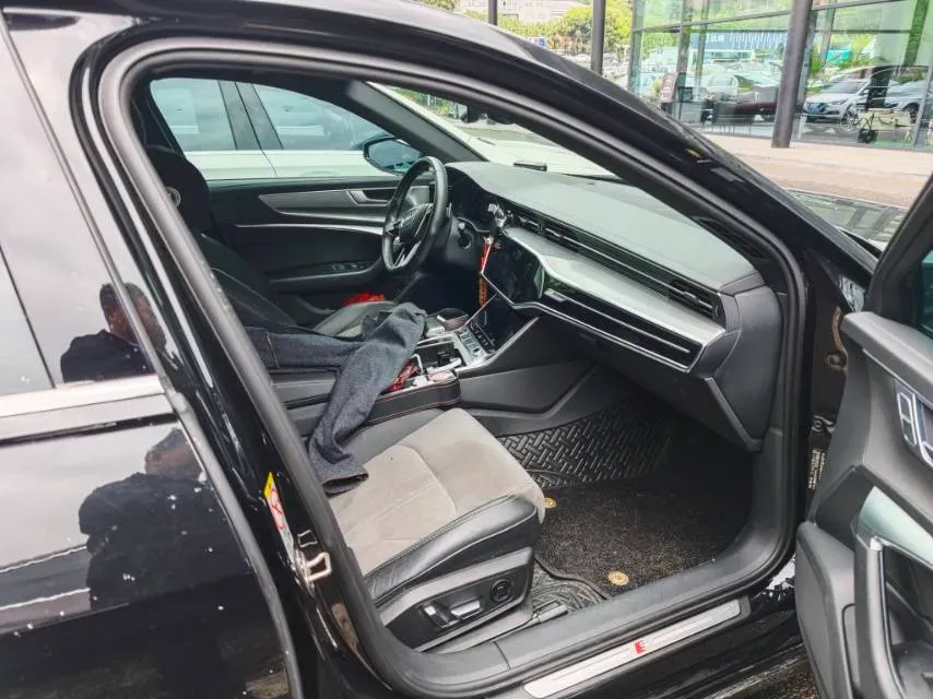 2023 Audi A6L 2.0T 190HP L4 7DCT,autocango,china used car exporter,china ev exporter,chinese used car exporter,chinese used ev exporter