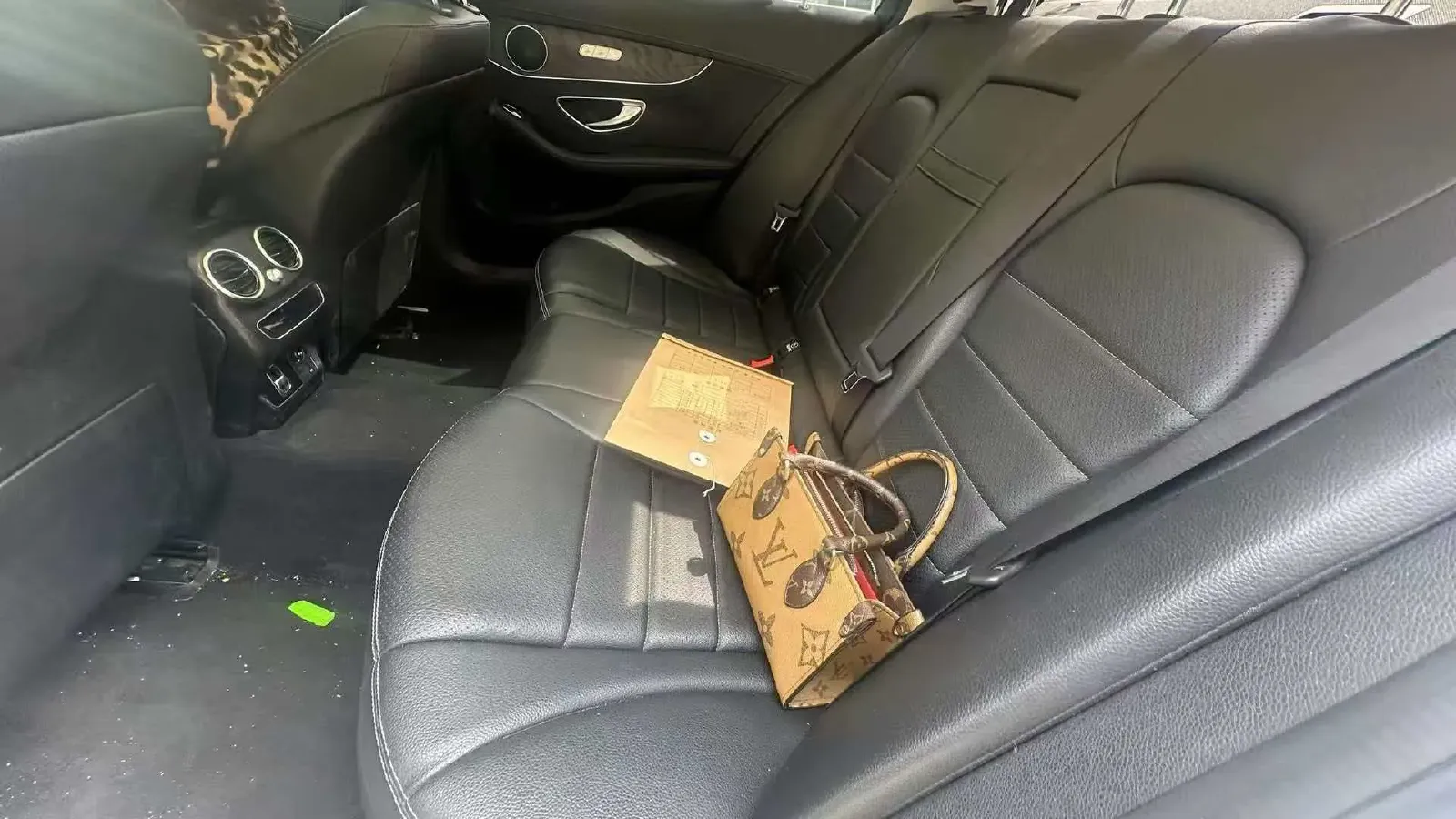 2021 Mercedes-Benz C Class 1.5T 156HP L4 9AT,autocango,china used car exporter,china ev exporter,chinese used car exporter,chinese used ev exporter