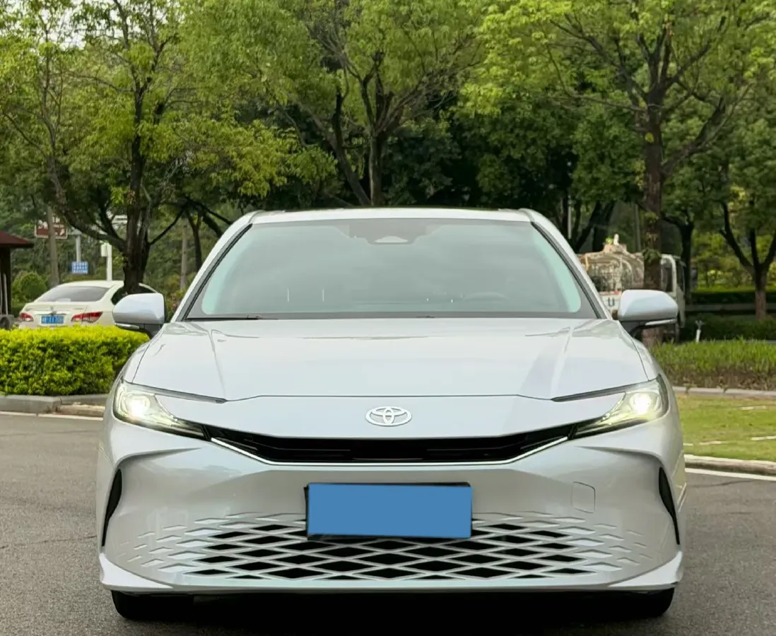 2024 Toyota Camry 2.0L 152HP L4 E-CVT Hybrid,autocango,china used car exporter,china ev exporter,chinese used car exporter,chinese used ev exporter