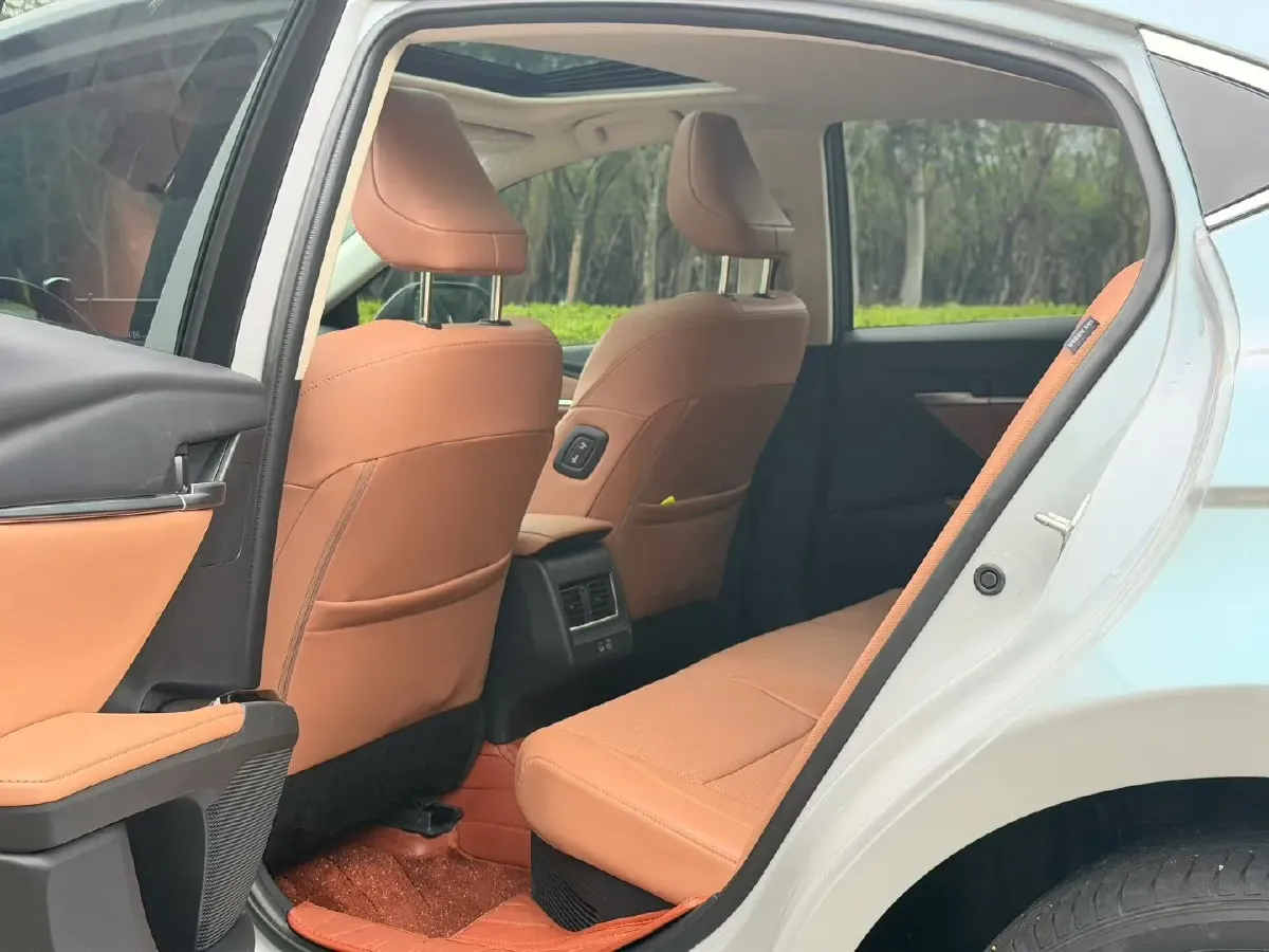 2024 Toyota Camry 2.0L 152HP L4 E-CVT Hybrid,autocango,china used car exporter,china ev exporter,chinese used car exporter,chinese used ev exporter