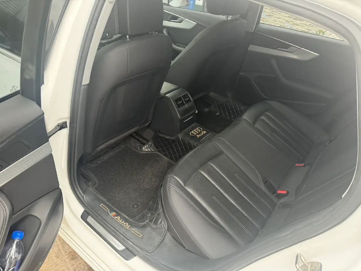 2020 Audi A4L 2.0T 190HP L4 7DCT,autocango,china used car exporter,china ev exporter,chinese used car exporter,chinese used ev exporter