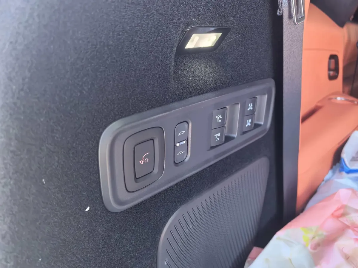 2025 LYNK&CO 900 2.0T 254HP L4 3DHT PHEV 50KWH,autocango,china used car exporter,china ev exporter,chinese used car exporter,chinese used ev exporter