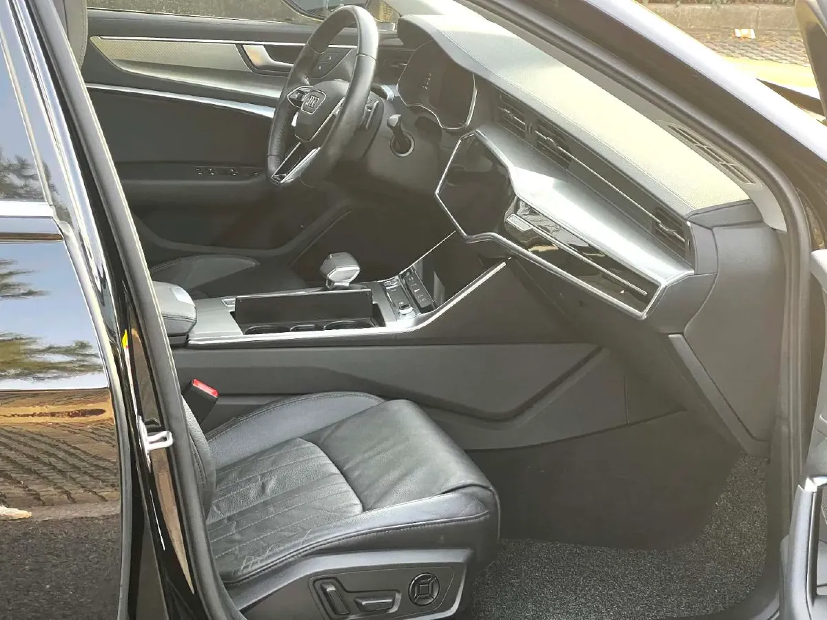 2020 Audi A6L 2.0T 190HP L4 7DCT,autocango,china used car exporter,china ev exporter,chinese used car exporter,chinese used ev exporter