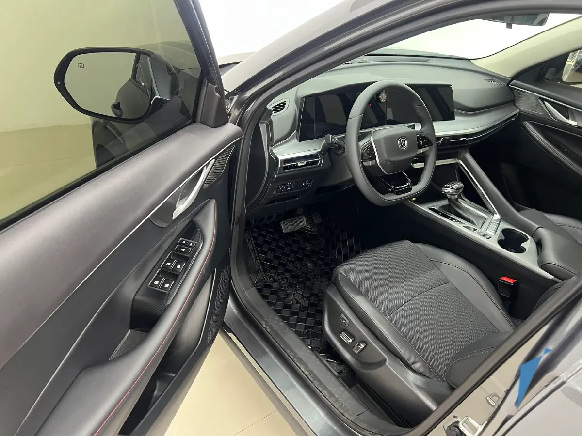 2023 ChangAn CS35 Plus 1.4T 160HP L4 7DCT,autocango,china used car exporter,china ev exporter,chinese used car exporter,chinese used ev exporter