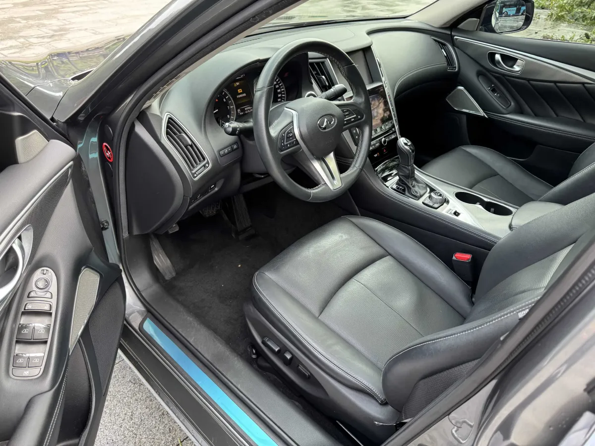 2018 Jeep Grand Commander 2.0T 265HP L4 9AT,autocango,china used car exporter,china ev exporter,chinese used car exporter,chinese used ev exporter