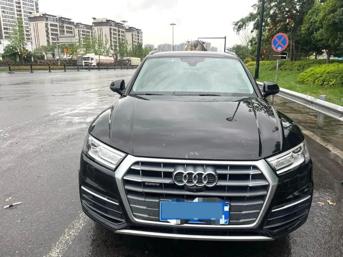 2020 Audi Q5L 2.0T 190HP L4 7DCT,autocango,china used car exporter,china ev exporter,chinese used car exporter,chinese used ev exporter