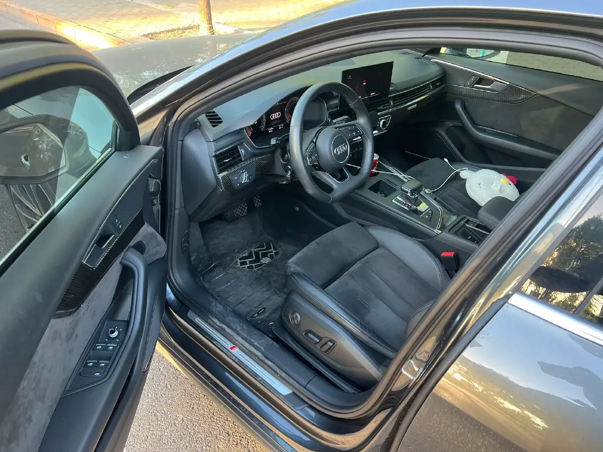 2020 Audi A4L 2.0T 252HP L4 7DCT,autocango,china used car exporter,china ev exporter,chinese used car exporter,chinese used ev exporter