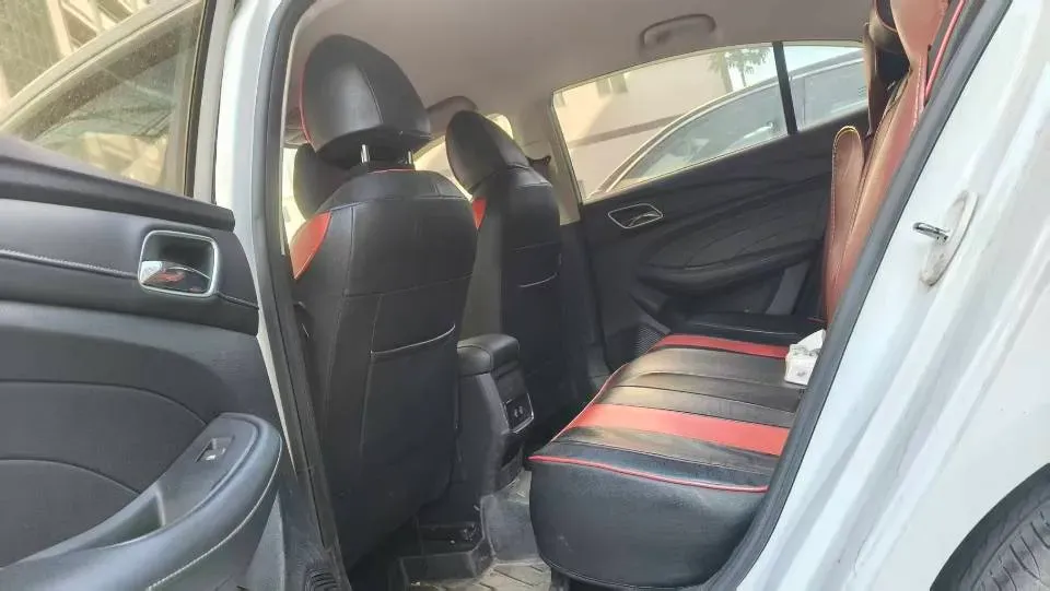 2019 Roewe i5 1.5L 120HP L4 5MT,autocango,china used car exporter,china ev exporter,chinese used car exporter,chinese used ev exporter