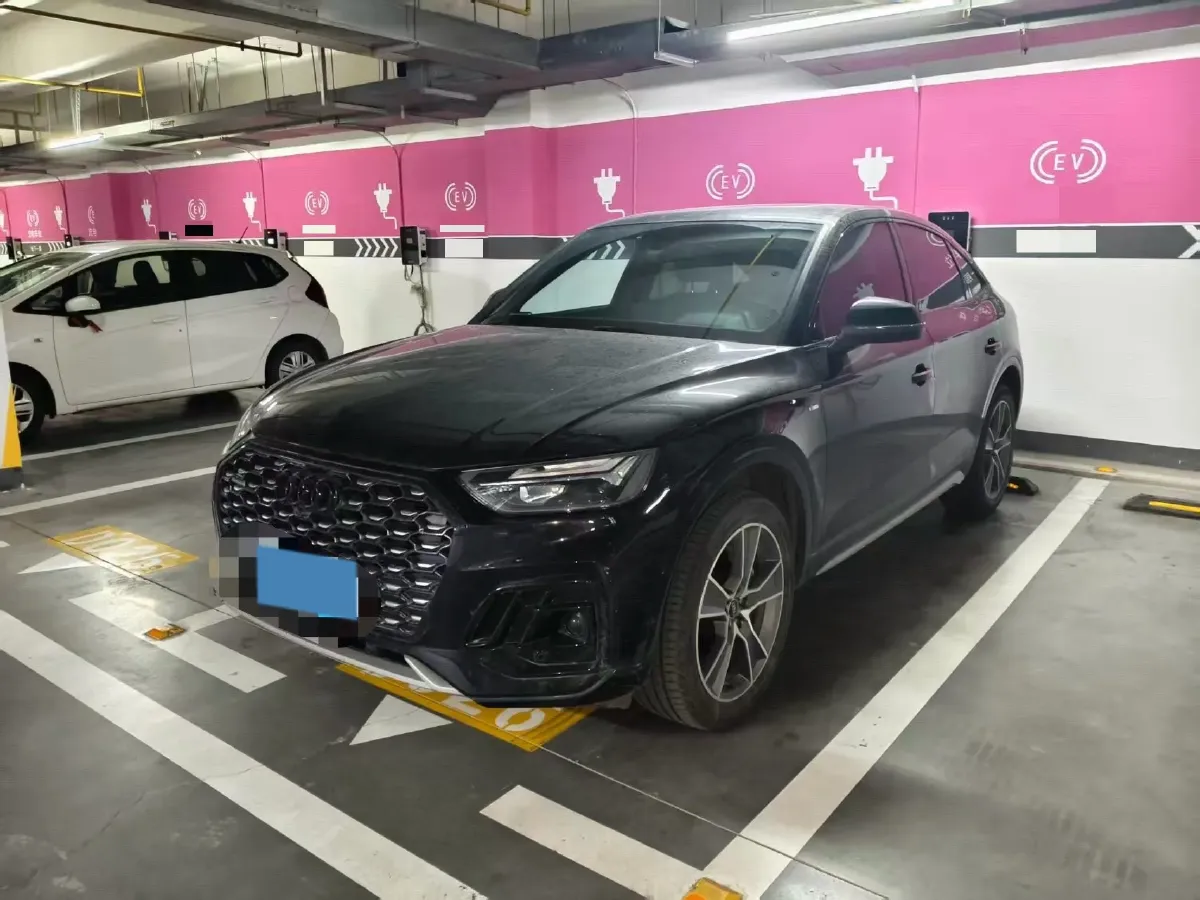 2022 Audi Q5L Sportback 2.0T 190HP L4 7DCT,autocango,china used car exporter,china ev exporter,chinese used car exporter,chinese used ev exporter