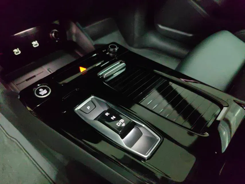 2025 Audi Q5L 2.0T 245HP L4 7DCT,autocango,china used car exporter,china ev exporter,chinese used car exporter,chinese used ev exporter