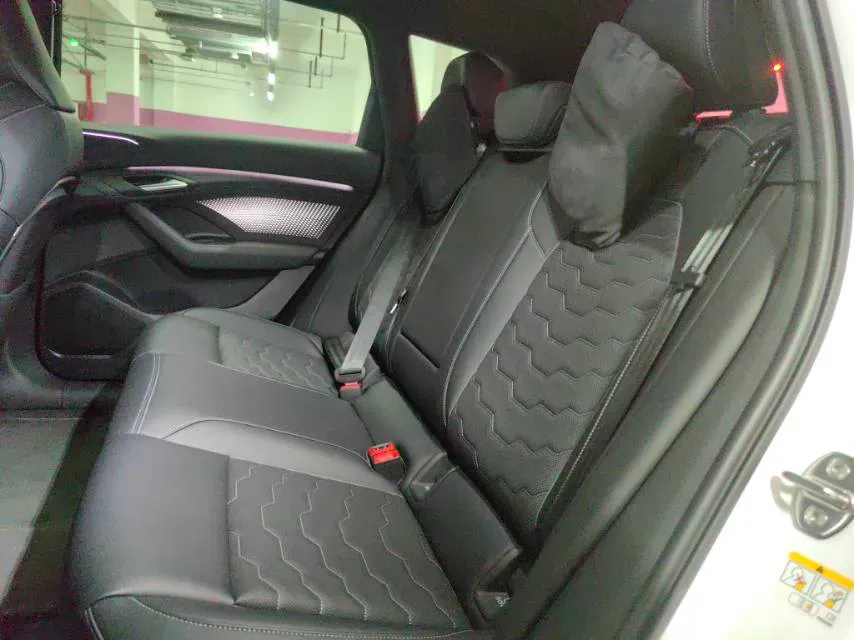 2025 Audi Q5L 2.0T 245HP L4 7DCT,autocango,china used car exporter,china ev exporter,chinese used car exporter,chinese used ev exporter