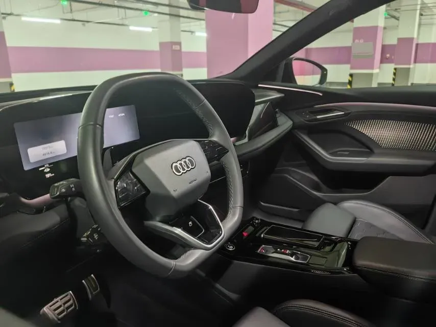 2025 Audi Q5L 2.0T 245HP L4 7DCT,autocango,china used car exporter,china ev exporter,chinese used car exporter,chinese used ev exporter