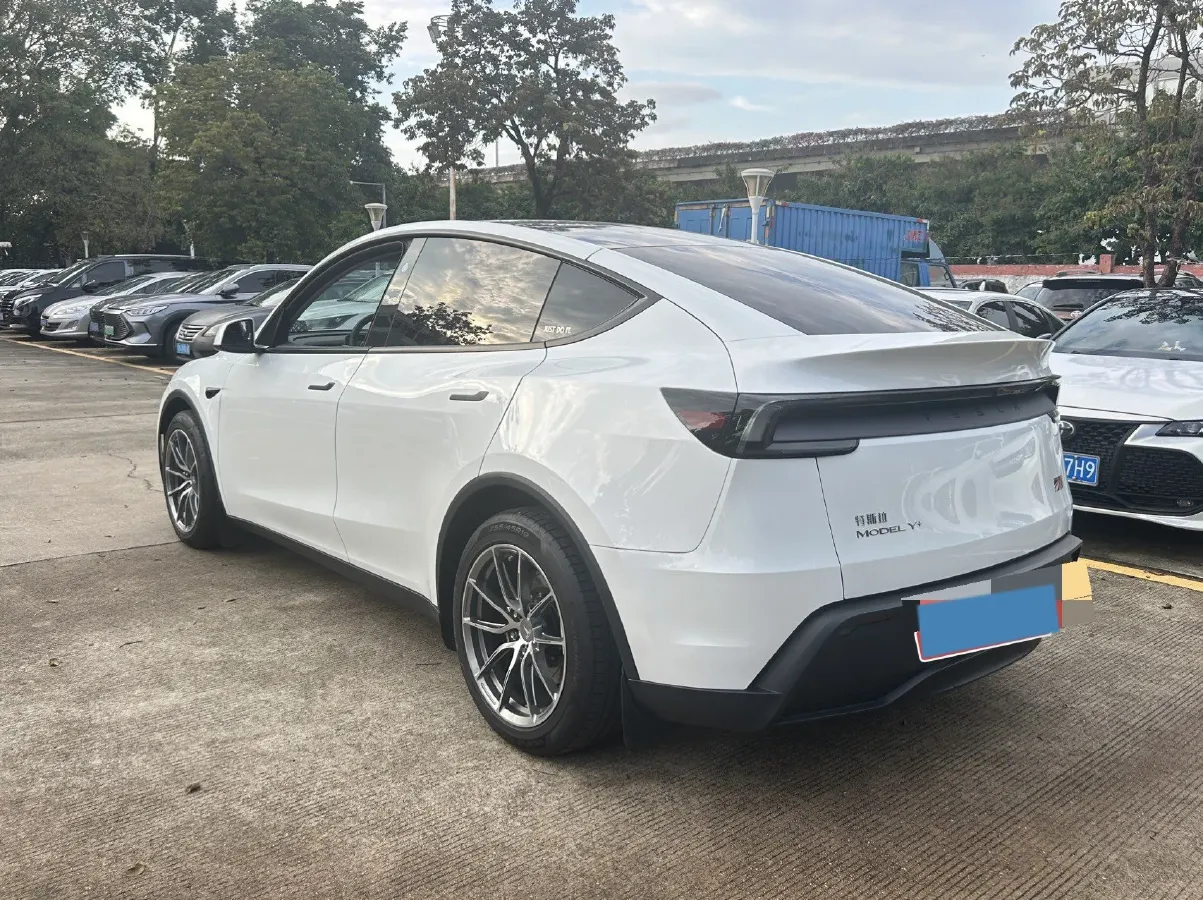 2025 Tesla Model Y BEV 78.4KWH,autocango,china used car exporter,china ev exporter,chinese used car exporter,chinese used ev exporter