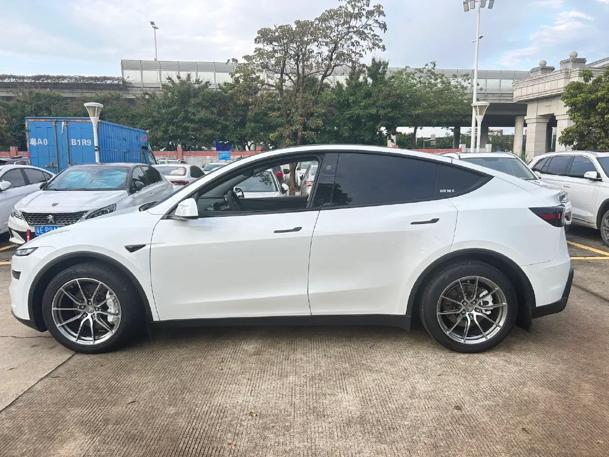 2025 Tesla Model Y BEV 78.4KWH,autocango,china used car exporter,china ev exporter,chinese used car exporter,chinese used ev exporter