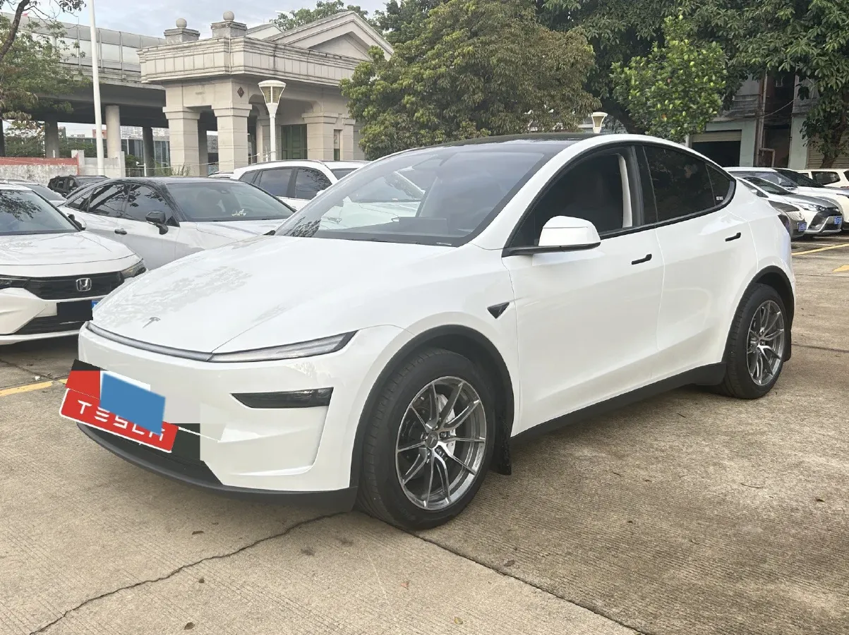 2025 Tesla Model Y BEV 78.4KWH,autocango,china used car exporter,china ev exporter,chinese used car exporter,chinese used ev exporter