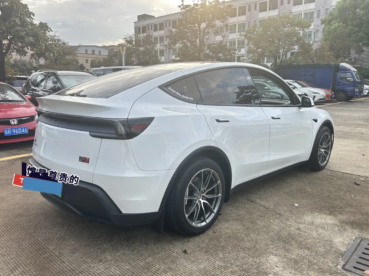 2025 Tesla Model Y BEV 78.4KWH,autocango,china used car exporter,china ev exporter,chinese used car exporter,chinese used ev exporter