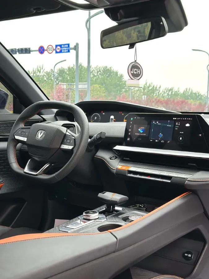 2022 ChangAn UNI-V 1.5T 188HP L4 7DCT,autocango,china used car exporter,china ev exporter,chinese used car exporter,chinese used ev exporter