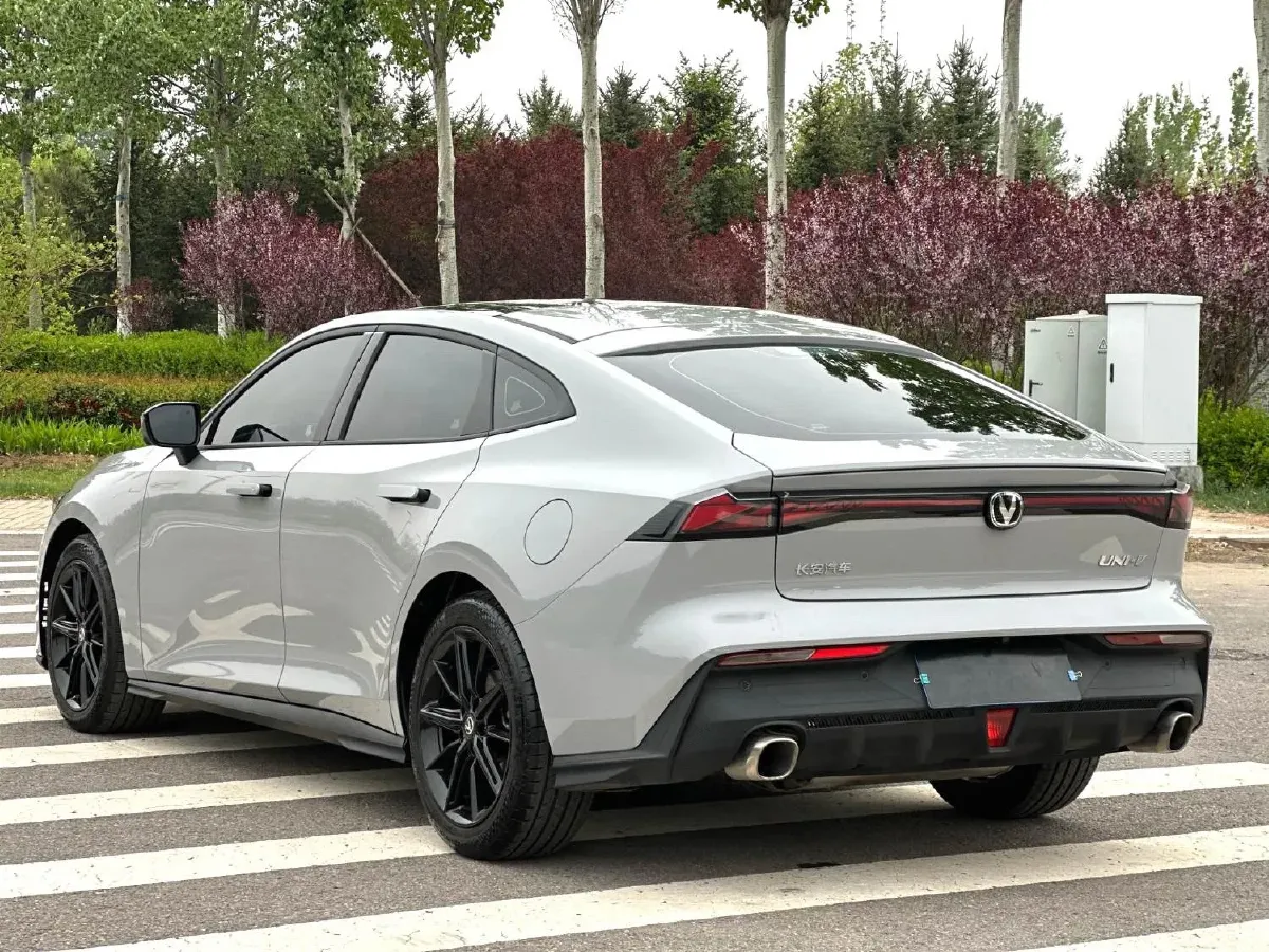 2022 ChangAn UNI-V 1.5T 188HP L4 7DCT,autocango,china used car exporter,china ev exporter,chinese used car exporter,chinese used ev exporter