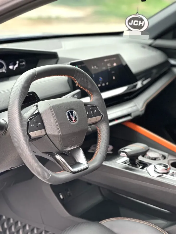 2022 ChangAn UNI-V 1.5T 188HP L4 7DCT,autocango,china used car exporter,china ev exporter,chinese used car exporter,chinese used ev exporter