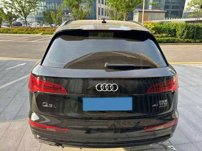 2023 Audi Q5L 2.0T 190HP L4 7DCT,autocango,china used car exporter,china ev exporter,chinese used car exporter,chinese used ev exporter