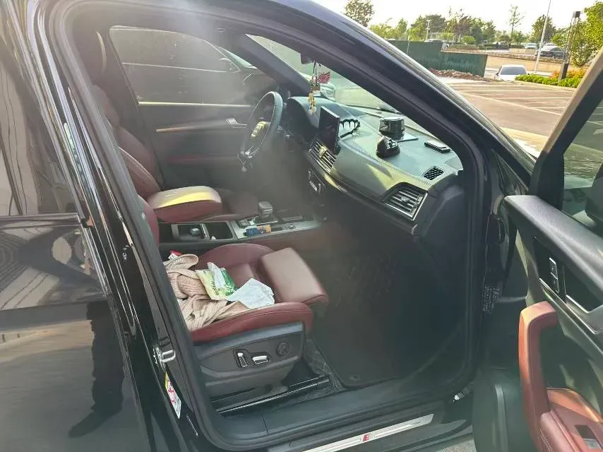 2023 Audi Q5L 2.0T 190HP L4 7DCT,autocango,china used car exporter,china ev exporter,chinese used car exporter,chinese used ev exporter