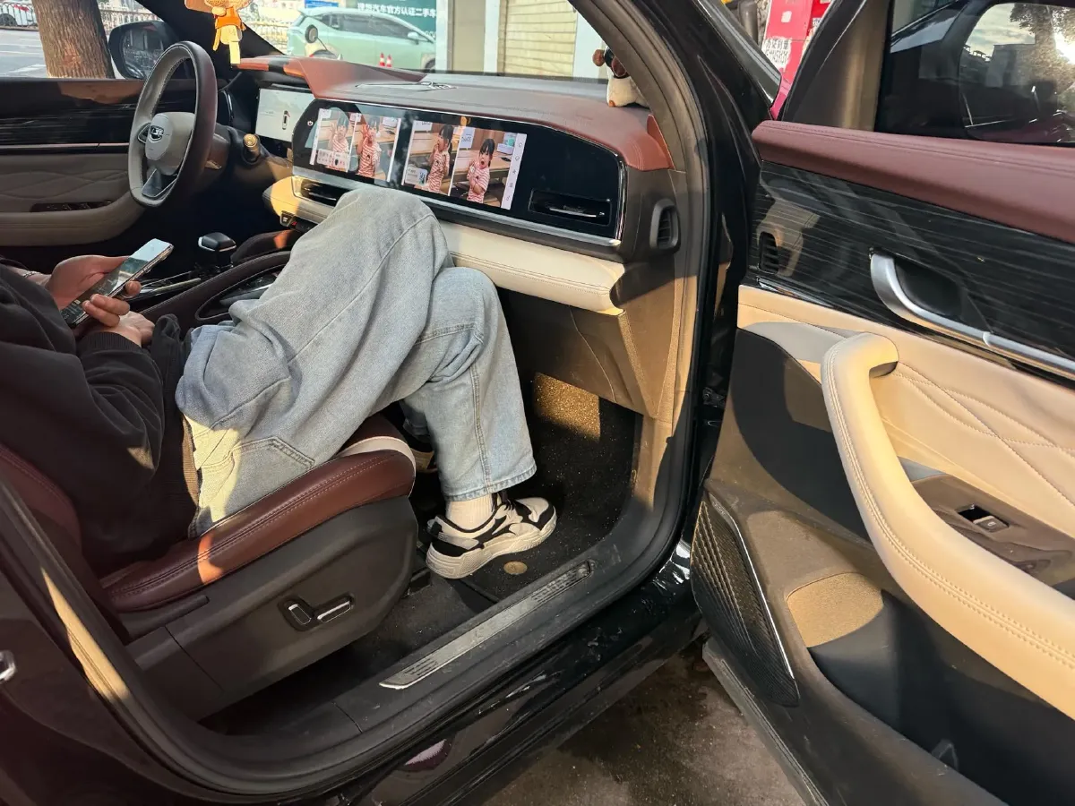 2021 Geely Monjaro 2.0T 218HP L4 7DCT,autocango,china used car exporter,china ev exporter,chinese used car exporter,chinese used ev exporter