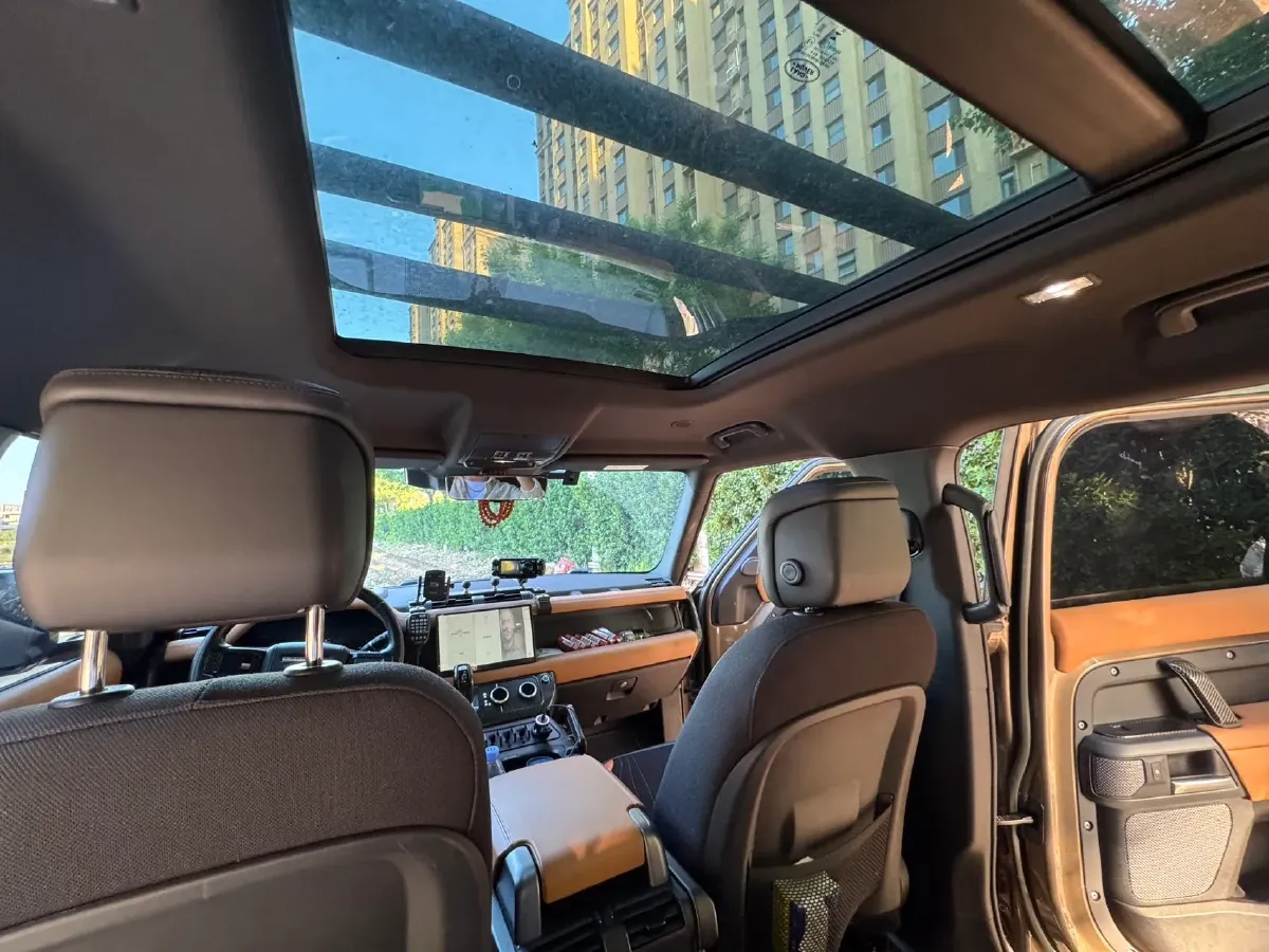 2023 Land Rover Defender 3.0T 400HP L6 8AT,autocango,china used car exporter,china ev exporter,chinese used car exporter,chinese used ev exporter