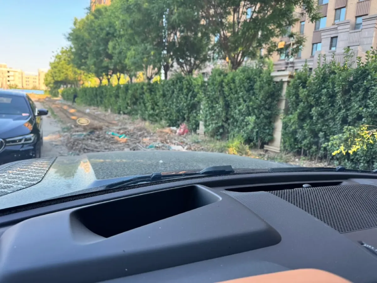 2023 Land Rover Defender 3.0T 400HP L6 8AT,autocango,china used car exporter,china ev exporter,chinese used car exporter,chinese used ev exporter