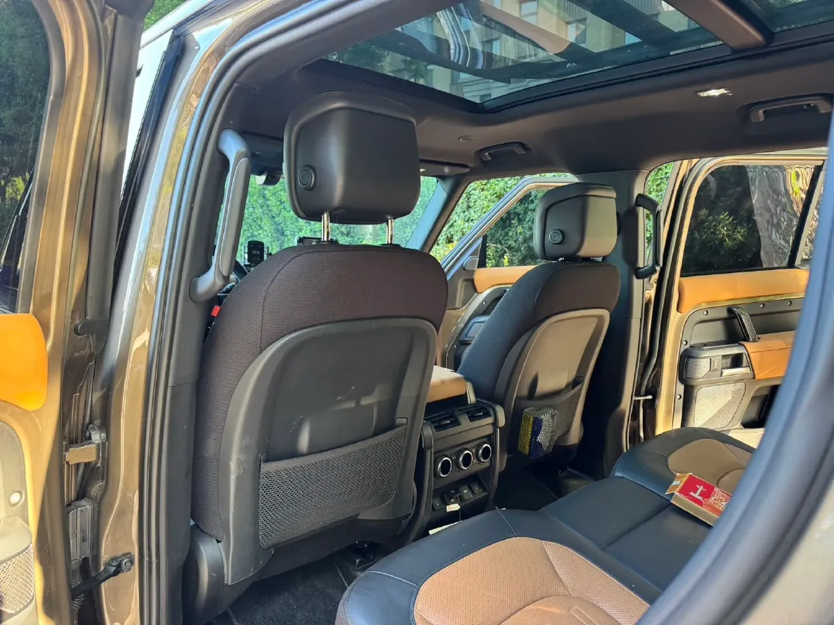 2023 Land Rover Defender 3.0T 400HP L6 8AT,autocango,china used car exporter,china ev exporter,chinese used car exporter,chinese used ev exporter