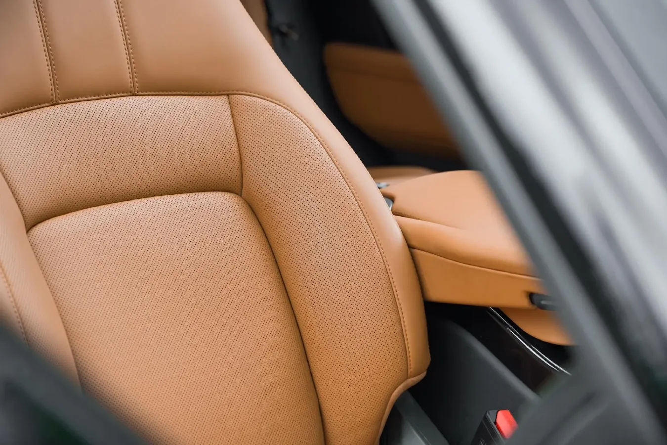 2021 Land Rover Range Rover 3.0T 400HP L6 8AT,autocango,china used car exporter,china ev exporter,chinese used car exporter,chinese used ev exporter