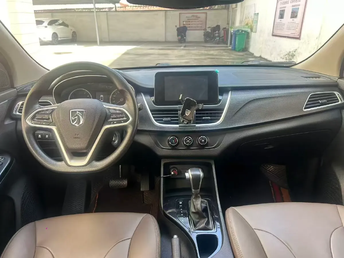 2019 BaoJun 730 1.5T 151HP L4 CVT,autocango,china used car exporter,china ev exporter,chinese used car exporter,chinese used ev exporter
