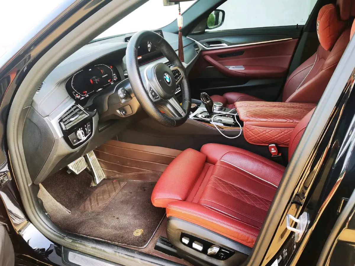 2022 BMW 5 Series 2.0T 252HP L4 8AT,autocango,china used car exporter,china ev exporter,chinese used car exporter,chinese used ev exporter