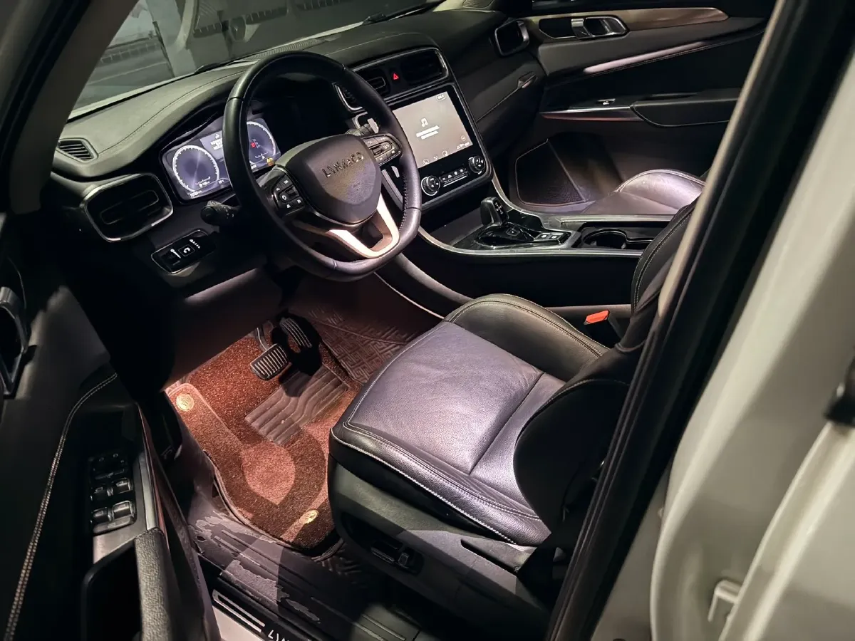 2017 Zotye SR9 2.0T 190HP L4 6DCT,autocango,china used car exporter,china ev exporter,chinese used car exporter,chinese used ev exporter