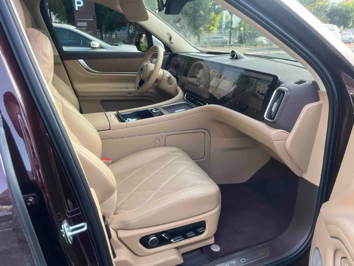 2025 AITO AITO M9 REEV 160HP REEV 52KWH,autocango,china used car exporter,china ev exporter,chinese used car exporter,chinese used ev exporter