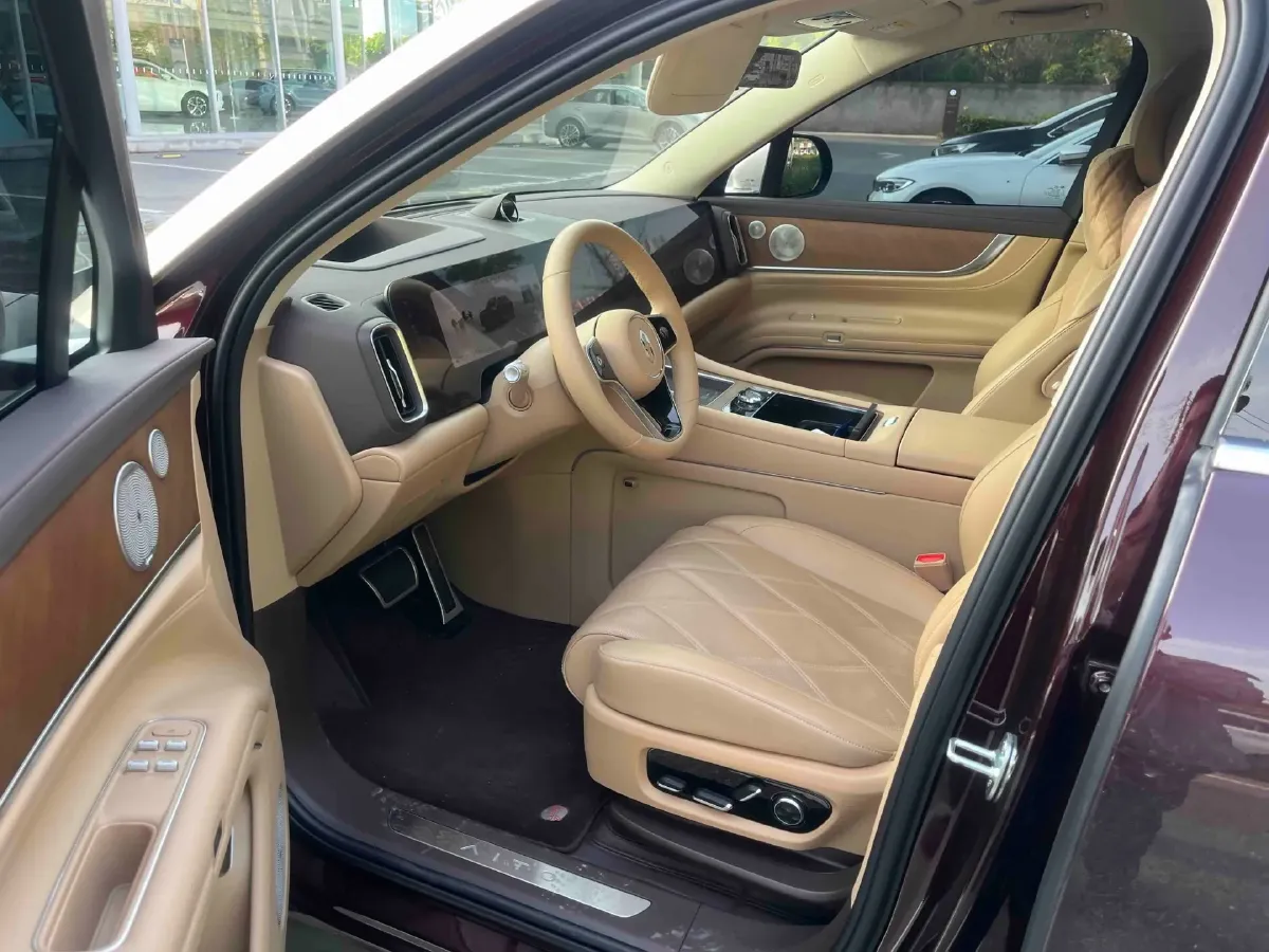 2025 AITO AITO M9 REEV 160HP REEV 52KWH,autocango,china used car exporter,china ev exporter,chinese used car exporter,chinese used ev exporter