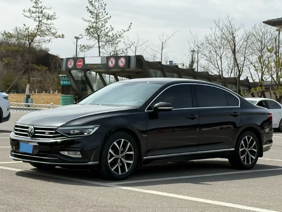2021 Volkswagen Magotan 2.0T 186HP L4 7DCT,autocango,china used car exporter,china ev exporter,chinese used car exporter,chinese used ev exporter