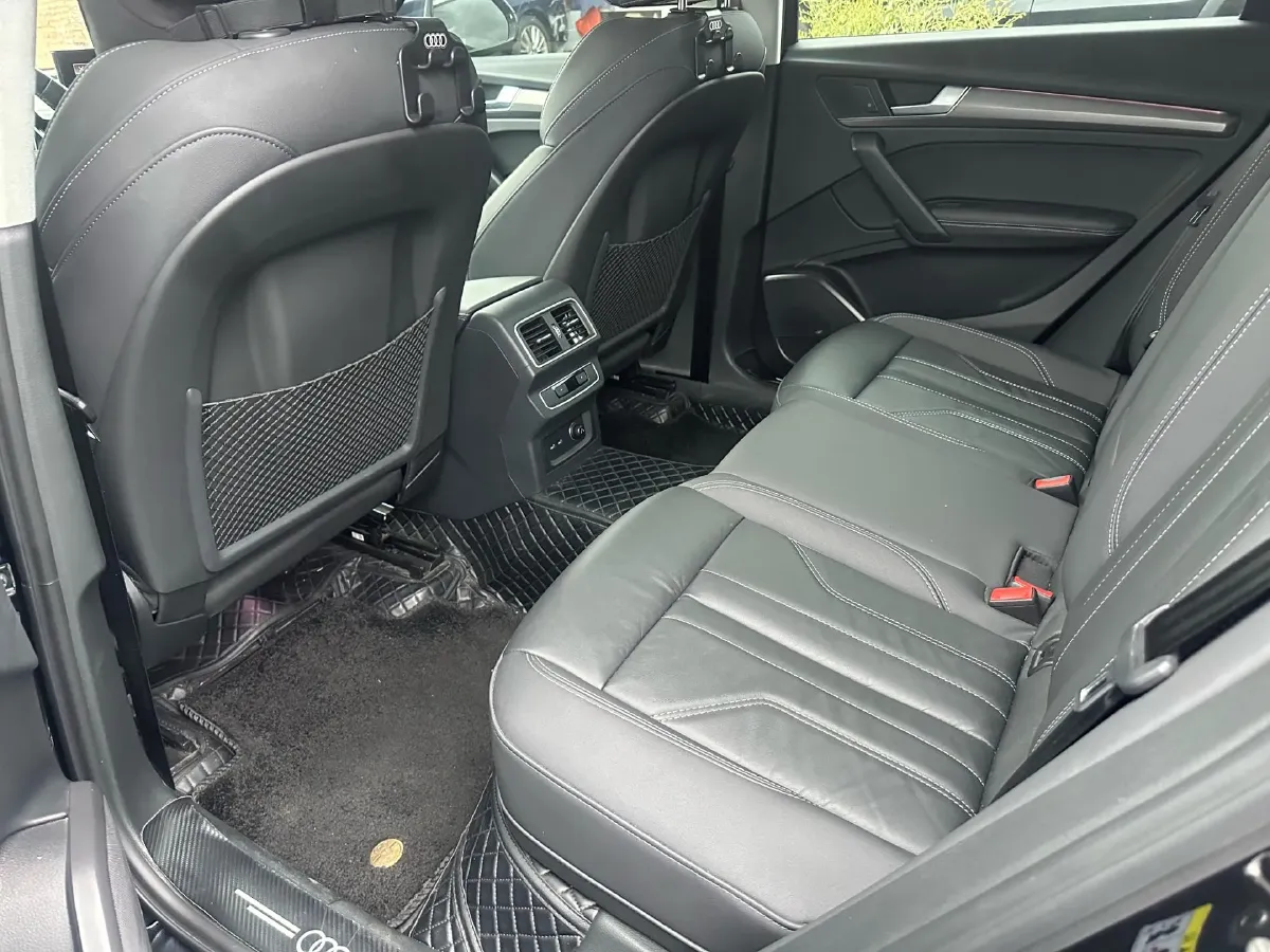 2022 Audi Q5L 2.0T 190HP L4 7DCT,autocango,china used car exporter,china ev exporter,chinese used car exporter,chinese used ev exporter