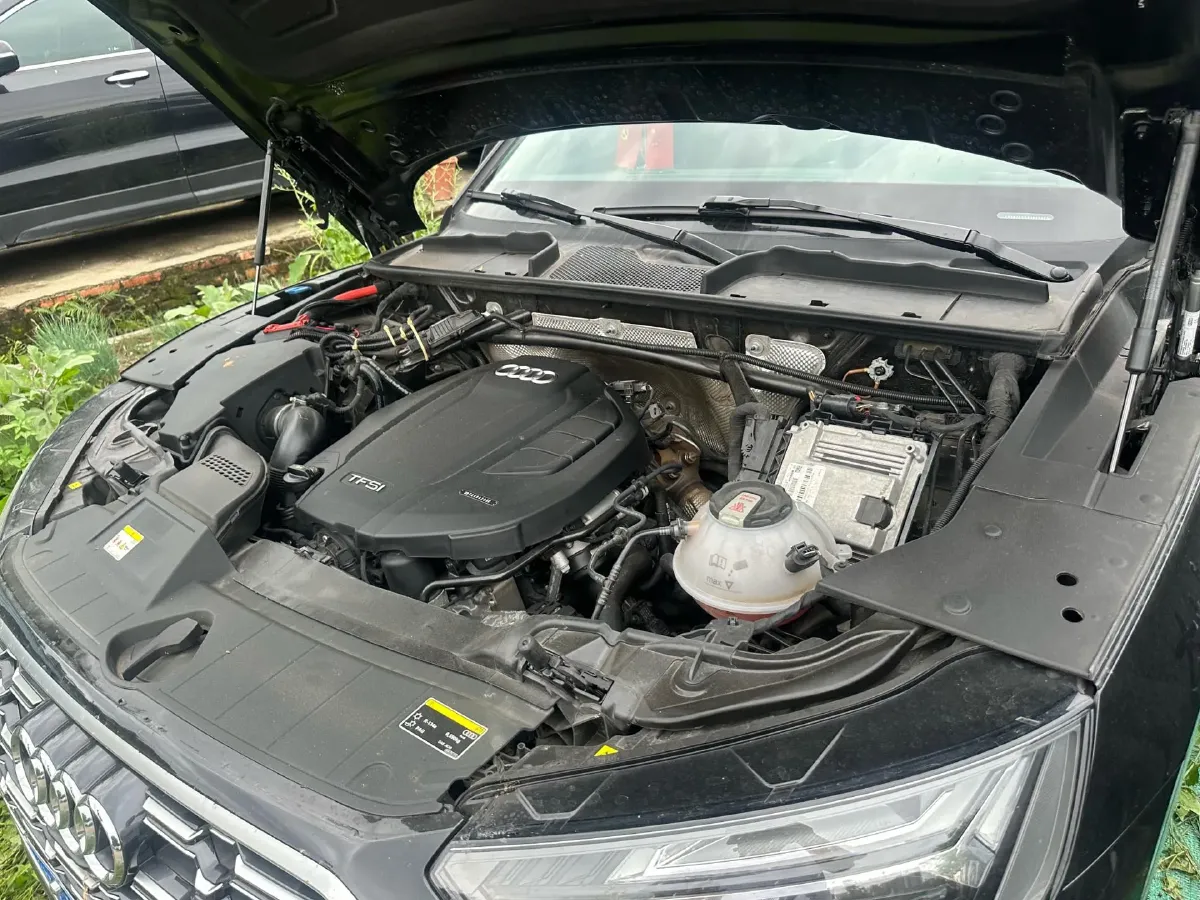 2022 Audi Q5L 2.0T 190HP L4 7DCT,autocango,china used car exporter,china ev exporter,chinese used car exporter,chinese used ev exporter