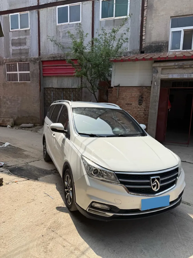 2019 BaoJun 730 1.5L 105HP L4 6MT,autocango,china used car exporter,china ev exporter,chinese used car exporter,chinese used ev exporter